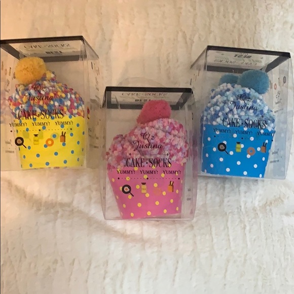 Qz Justina Accessories - 💥🧦🧦SWEET PAIR POM POM SOCKS with BOX🎁💛💗💙